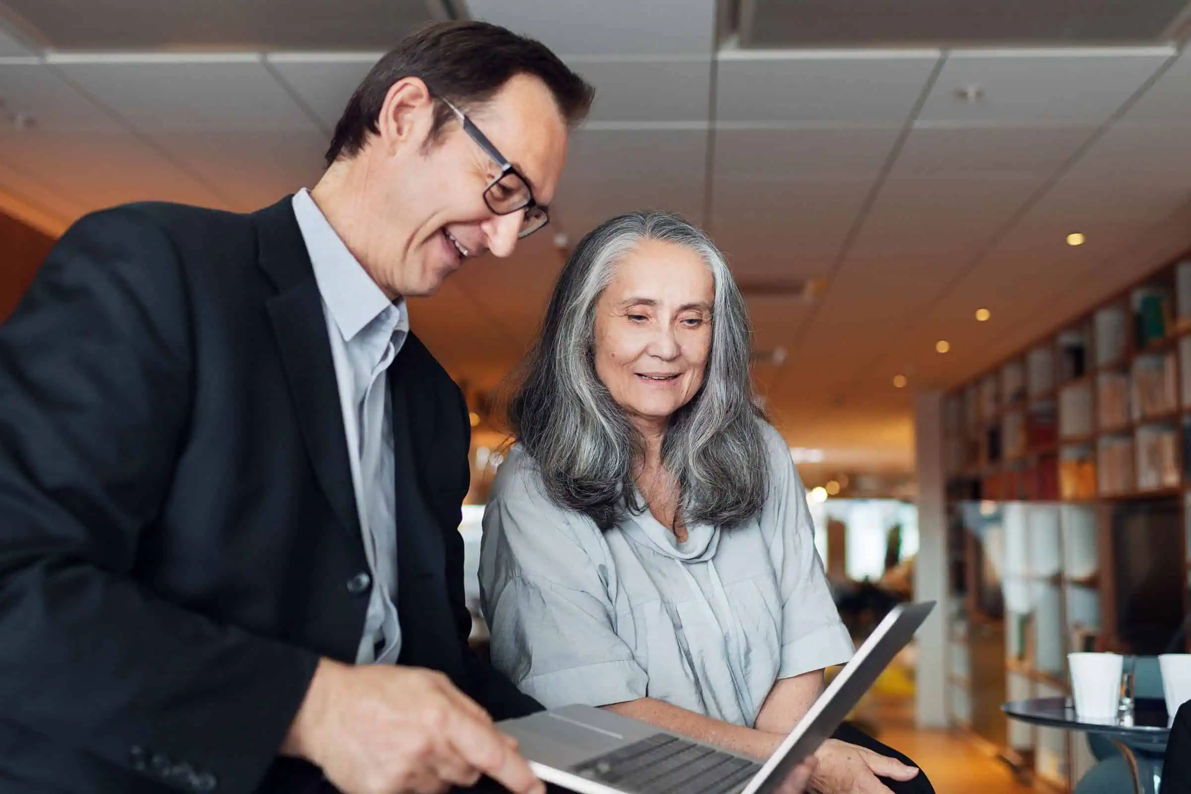 Erfaren rekryterare och konsult hjälper företag inom ekonomi och finans.